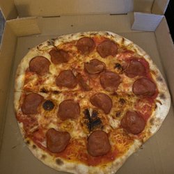 IL Sorriso Cafe & Pizzeria - Americano (Pepperoni) pizza