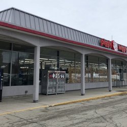 Piggly Wiggly - Main entrance