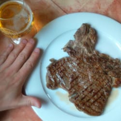 Pizzeria Liviana - The steaks are big (15 euro)