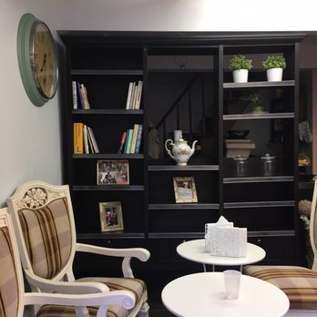 Les Gourmandises de Peyton - a room with a table and chairs - Desserts Near Me - Montreal, Quebec