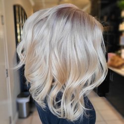 Lee Nova Hair Studio - Bleach out blonding with a root shadow.