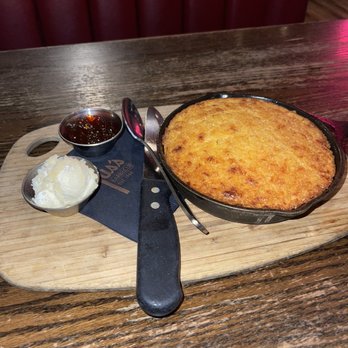 Gus's BBQ - cornbread - Barbeque Near Me - Porter Ranch, California