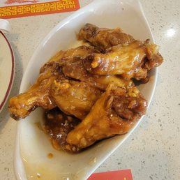 Oyster wings. It is exactly what it is. Wings drenched in a Oyster sauce mix with garlic. A bit too salty for my taste. Oyster wings. It is exactly what it is. Wings drenched in a Oyster sauce mix with garlic. A bit too salty for my taste.