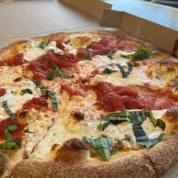 Rose & Vicki's - Margherita Pizza