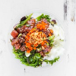 Poke Bros - Da Kine
Marinated Tuna*, Sweet Onion, Seaweed Salad, Masago, Green Onion, OG Sauce, Ponzu