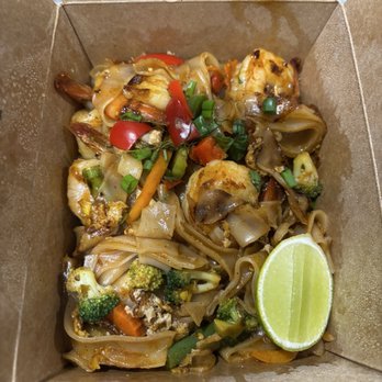 Sukho Thai Restaurant - Drunken Noodle (med spicy) with shrimp (SO many shrimp too!!!) - Thai Near Me - Runnemede, New Jersey