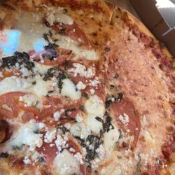 Lisa's Family Pizzeria - Pizza half cheese half margarita