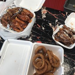 Hometown Atlanta Wings - Onion rings and wings