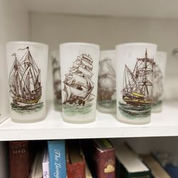 Thoreauly Antiques - Vintage glassware