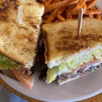 The Warming Hut - Prime Rib Sando - New American Near Me - Mammoth Lakes, California The Warming Hut - Prime Rib Sando - New American Near Me - Mammoth Lakes, California