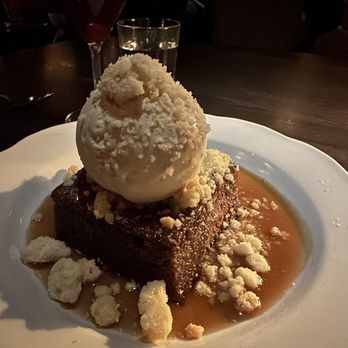Armitage Alehouse - sticky date cake - Pubs Near Me - Chicago, Illinois Armitage Alehouse - sticky date cake - Pubs Near Me - Chicago, Illinois