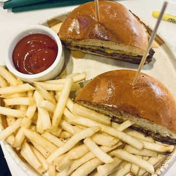 Mia Restaurant & Bar - Kids cheese burger and fries - Italian Near Me - Roseville, California