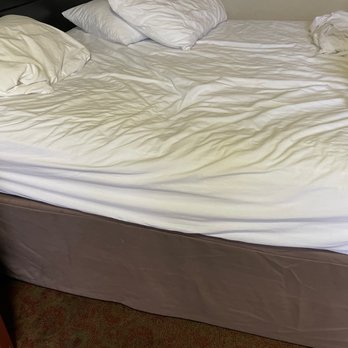 Super 8 by Wyndham Kelso Longview Area - Bed has a permanent dip it's so old - Hotels Near Me - Kelso, Washington Super 8 by Wyndham Kelso Longview Area - Bed has a permanent dip it's so old - Hotels Near Me - Kelso, Washington