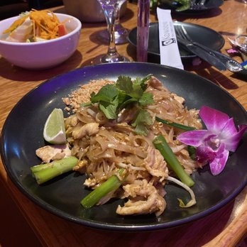 Komoon Thai Sushi Ceviche - Immokalee Rd - Chicken Pad Thai - Sushi Bars Near Me - Naples, Florida