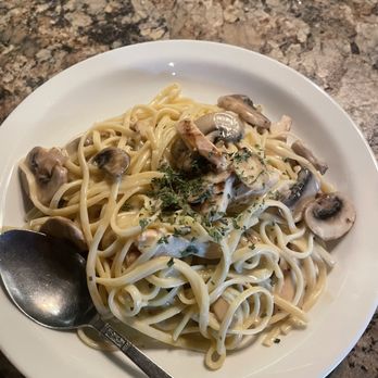 Geppetto's - Chicken Mushroom Linguini - Pizza Near Me - Salem, Oregon Geppetto's - Chicken Mushroom Linguini - Pizza Near Me - Salem, Oregon