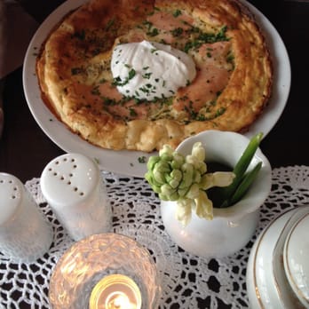 Café Lindenburg Köln I Frühstück, Küche & Kuchen - Salmon pancake - Cafes Near Me - Cologne, NW