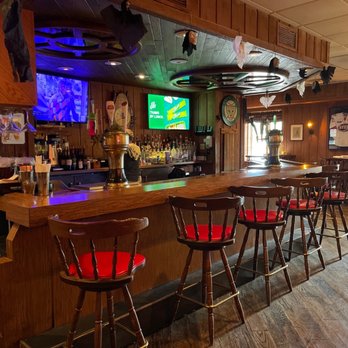 Country House - Geneva - Fantastic bar! Service is the best And great burgers and large beer offering - American Near Me - Geneva, Illinois Country House - Geneva - Fantastic bar! Service is the best And great burgers and large beer offering - American Near Me - Geneva, Illinois