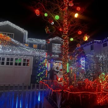 Christmas Tree Lane - House in the middle of the street (Dec 2024) - Festivals Near Me - San Carlos, California