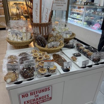 Tous Les Jours - Bakeries Near Me - Tampa, Florida