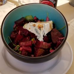 Weinhaus Attwenger - Beet salad with gorgonzola blue cheese