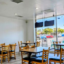 Rockie's Frozen Yogurt - Dining area