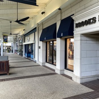 The Falls - Ample walk ways at the Fall's Mall - Shopping Centers Near Me - Miami, Florida