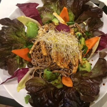 Veggie Garden - Japanese buckwheat noodles with grilled tofu, avocado, lettuce, carrot and sprouts with Japanese sauce. - Vegan Near Me - Barcelona, B
