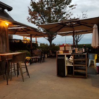 Rose Hill Vineyards - Wine Tasting Room Near Me - Mattituck, New York
