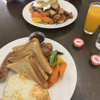 Breakfast Table - Breakfast & Brunch Near Me - Vancouver, British Columbia