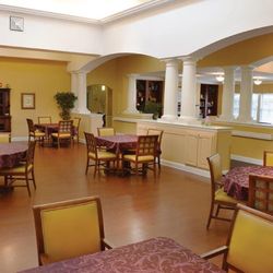 Spring Arbor of Leesburg - Traditional Dining Room with Restaurant-Style Dining