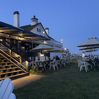 Lighthouse Inn - LHI Lawn - Bed & Breakfast Near Me - West Dennis, Massachusetts