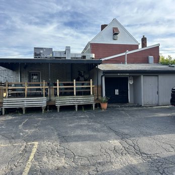 Maury's Tiny Cove - The outside is an omen of what is inside. Neglected, tired and underwhelming. - Steakhouses Near Me - Cincinnati, Ohio