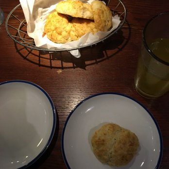 Red Lobster - Garlic biscuits - Seafood Near Me - Toronto, Ontario Red Lobster - Garlic biscuits - Seafood Near Me - Toronto, Ontario