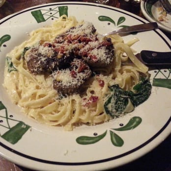 Olive Garden Italian Restaurant - Steak Gorgonzola Alfredo - Italian Near Me - Longview, Texas