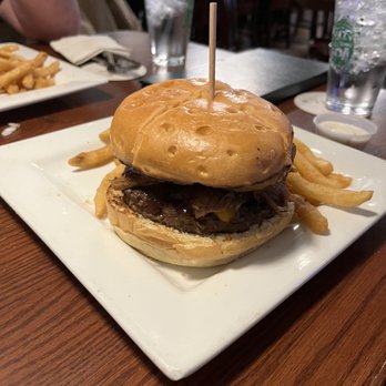 McDill's Irish Pub - BBQ burger - Irish Pub Near Me - Collinsville, Illinois McDill's Irish Pub - BBQ burger - Irish Pub Near Me - Collinsville, Illinois