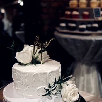Mia's Bakery - Vanilla Bean cake - Bakeries Near Me - Brooklyn, New York Mia's Bakery - Vanilla Bean cake - Bakeries Near Me - Brooklyn, New York