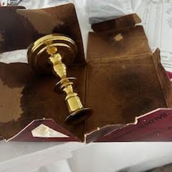 First Class Movers - box soaked and disintegrated due to water. - Movers Near Me First Class Movers - box soaked and disintegrated due to water. - Movers Near Me