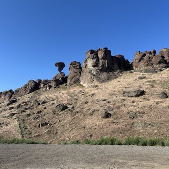 Balanced Rock & Balanced Rock Park - Balanced rock from the road - Hiking Near Me - Buhl, Idaho
