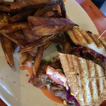 Lola's Lounge - Bocadillo - Spanish Near Me - Sacramento, California Lola's Lounge - Bocadillo - Spanish Near Me - Sacramento, California