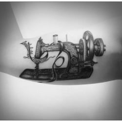 Dragon Tattoo - machine a coudre par Leila pour dragon tattoo en réaliste dégradé de gris