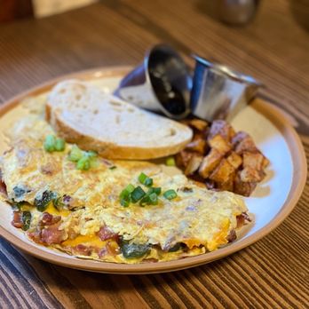 The Gap Café by Perini Ranch - Omelet at The Gap Cafe by Perini Ranch. - Cafes Near Me - Buffalo Gap, Texas