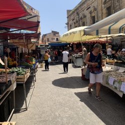 Mercato di Ballarò - Market and vendors