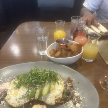 Brunch & Sip - Huevos Rancheros - Breakfast & Brunch Near Me - Los Angeles, California Brunch & Sip - Huevos Rancheros - Breakfast & Brunch Near Me - Los Angeles, California