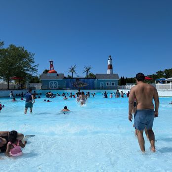 Splish Splash - Kahuna Falls - Water Parks Near Me - Calverton, New York