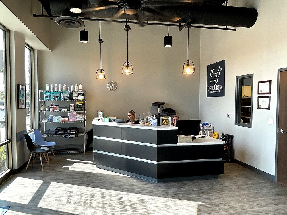 Deer Creek Animal Hospital - pet boarding facility in Overland Park, KS