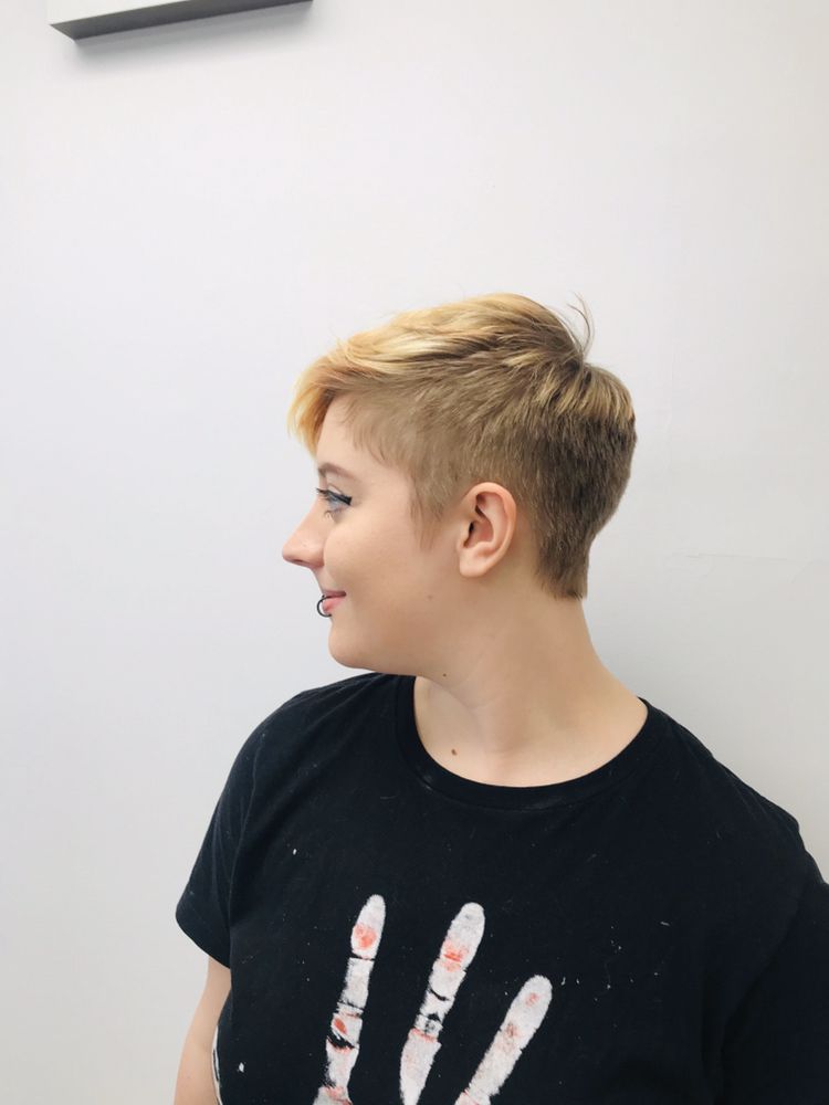 CAMPUS HAIR SALON Updated August 2024 94 Colchester Ave, Burlington