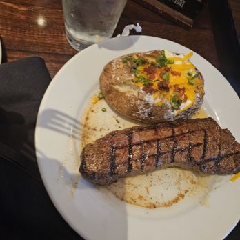 LongHorn Steakhouse - Newyork steak and baked potatoes - Steakhouses Near Me - Temecula, California