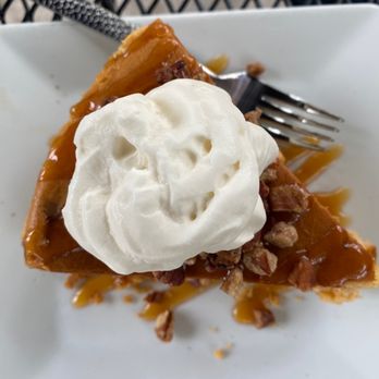 Wishmaker House Bed and Breakfast - Bourbon Carmel Pecan cheesecake - Bed & Breakfast Near Me - Bellville, Ohio