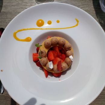 Le Selcius - Salade de fraises biscuit breton - French Near Me - Lyon 02, 69 Le Selcius - Salade de fraises biscuit breton - French Near Me - Lyon 02, 69
