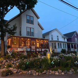 Southern Comfort Inn - Front view at night